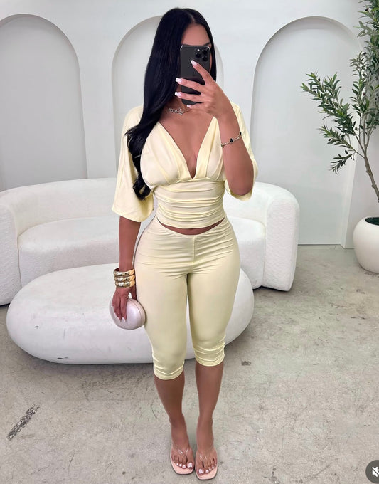 Short sleeve V neck crop top capri length leggings sets